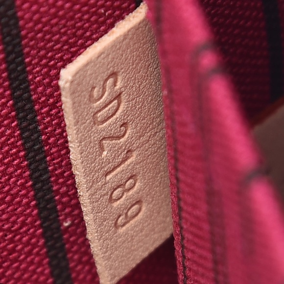 Louis Vuitton Neverfull MM - Picture 10 of 13